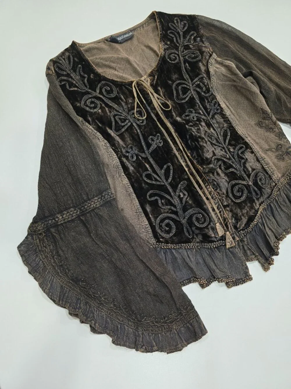 All That Jazz ✦ Velvet Embroidered Brown Boho Blouse ✦ Bell Sleeve Ruffle Hem M - Picture 10 of 15